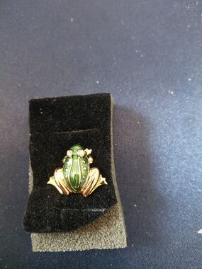 Avon Gold-Tone Green Enamel Frog Brooch